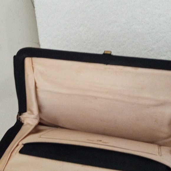 A VINTAGE  Mel-Ton 50's Black Satin & GEMSTONE With Gold Clasp Clutch Handbag - Picture 4 of 10